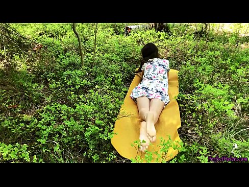 ❤️ 陌生人在Tinder上自慰我的阴部，并在树林里热情地做爱 ☑ Porno